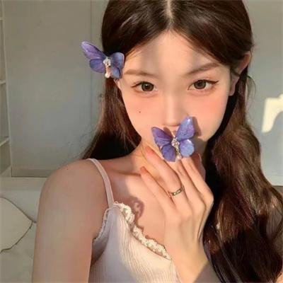 绿衣女子